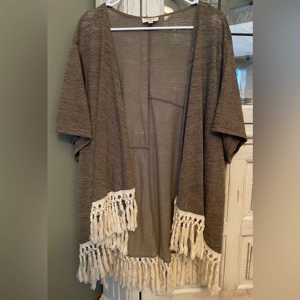 Boho open cardigan short sleeve cream fringe trim boho M/L olive green Umgee